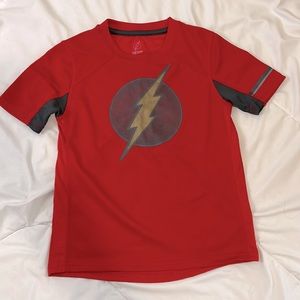 DC Comics ‘The Flash’ Boys 6/7  shirt with cool front logo shirt. 100% polyester